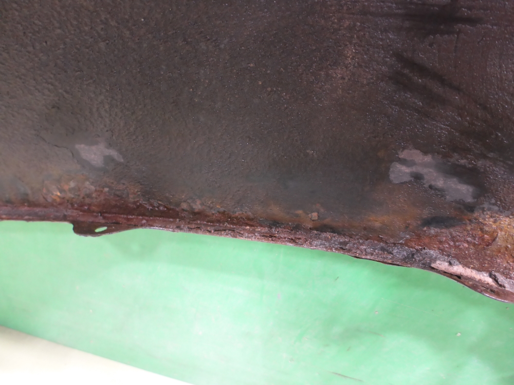 Крыло переднее правое