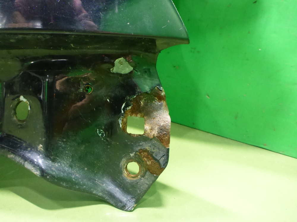 Крыло переднее правое