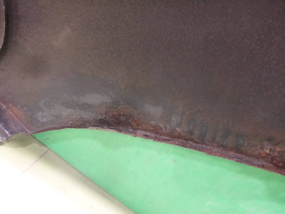 Крыло переднее правое