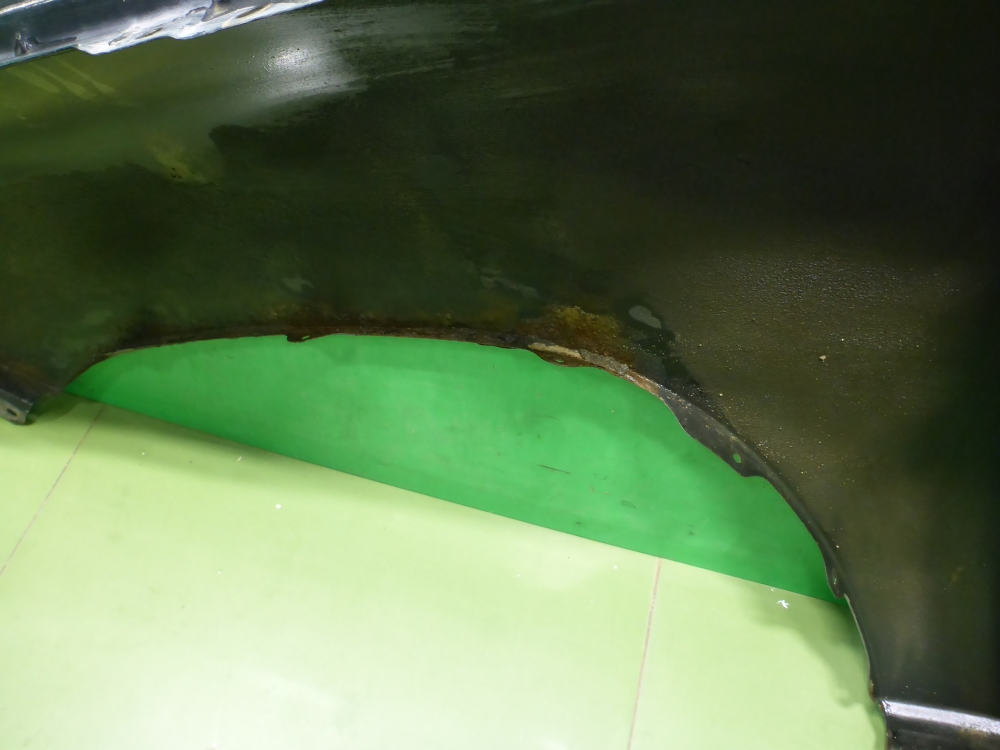 Крыло переднее правое