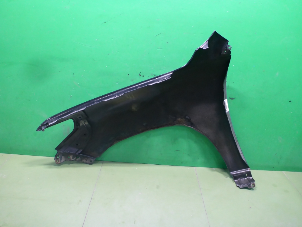 Крыло переднее правое