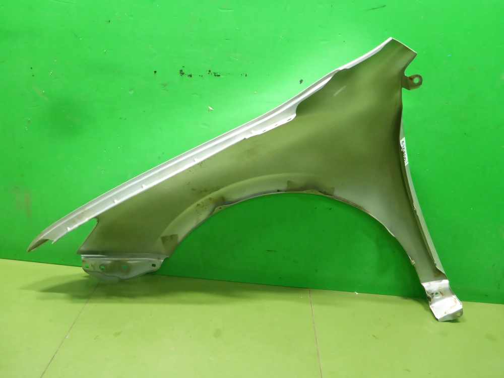 Крыло переднее правое