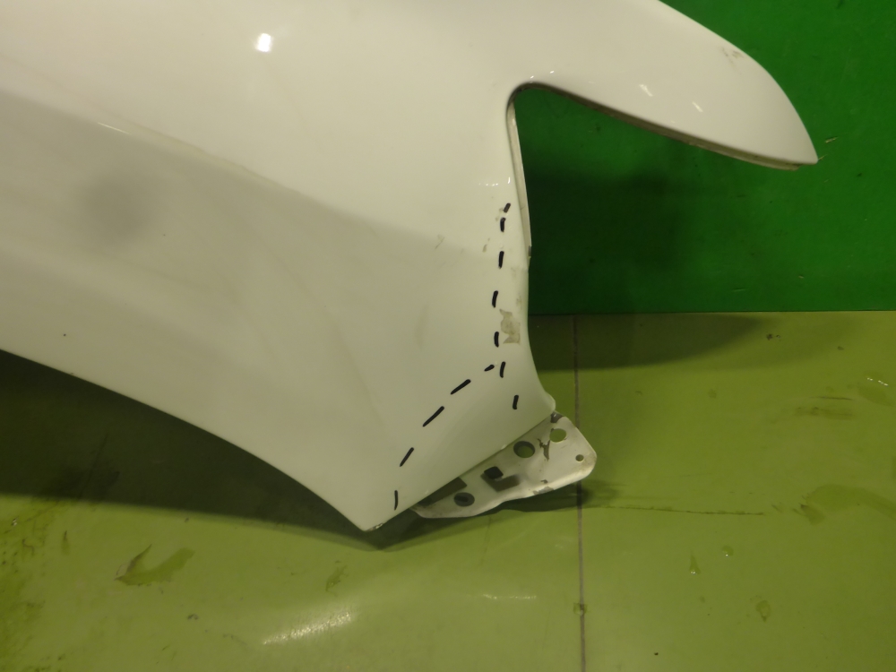 Крыло переднее правое