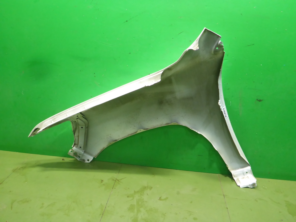 Крыло переднее правое