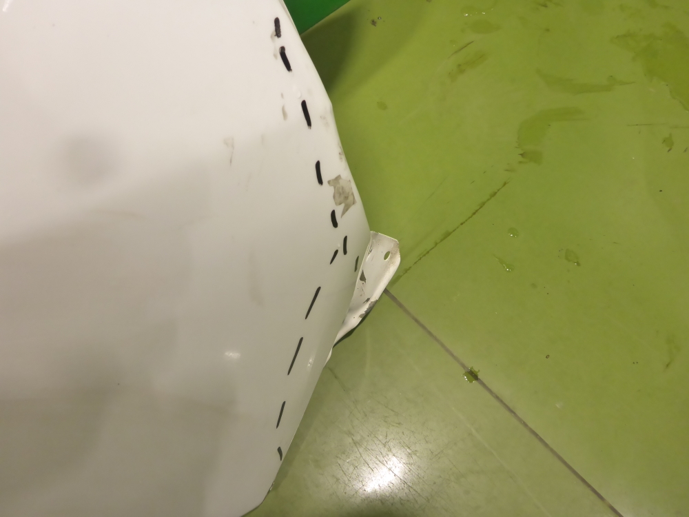 Крыло переднее правое