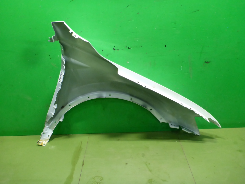 Крыло переднее левое