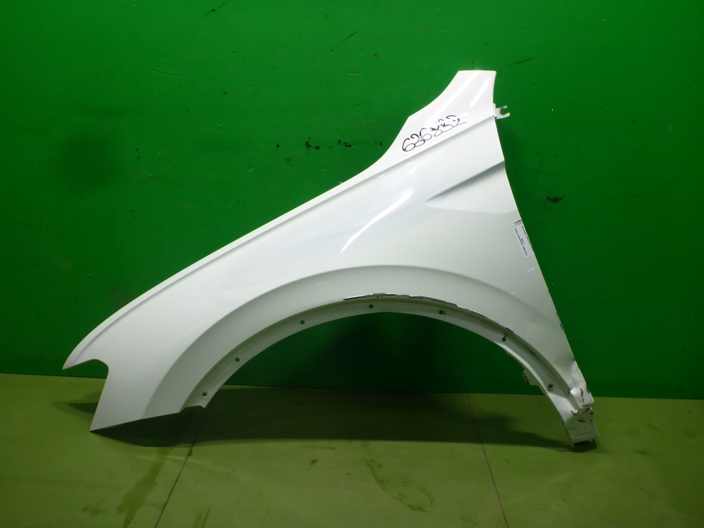 Крыло переднее левое