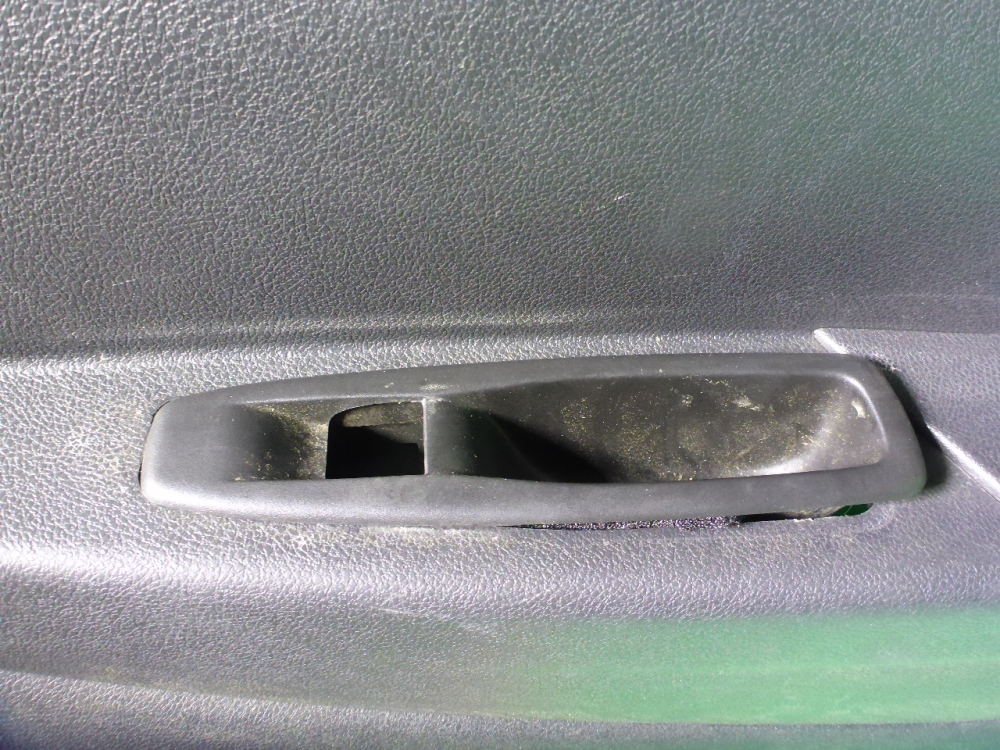 Обшивка двери задней правой