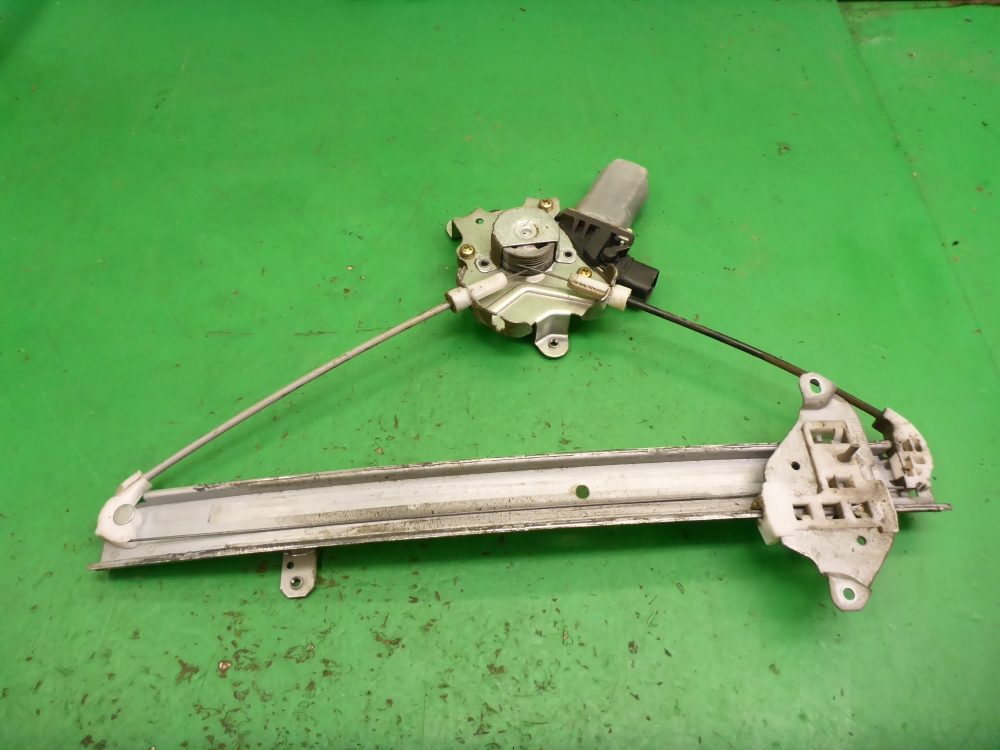 Стеклоподъемник электр. задний правый