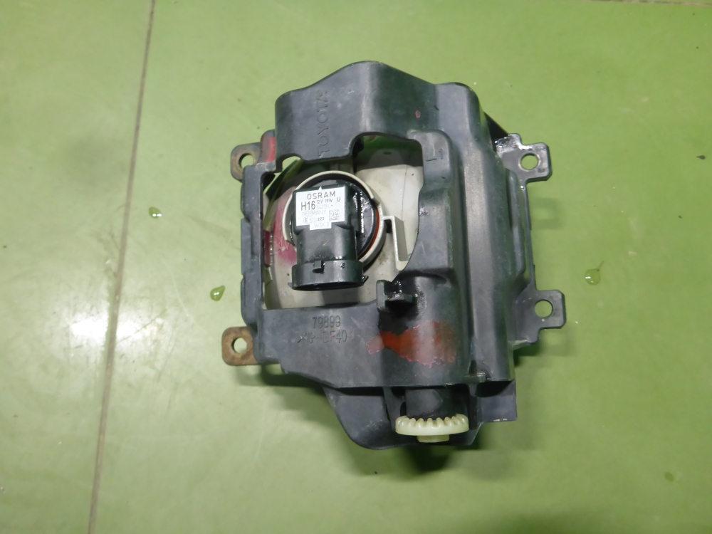 Фара противотуманная левая