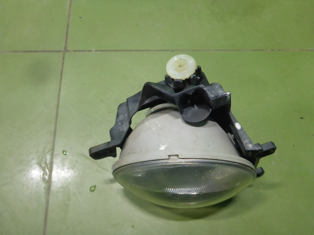 Фара противотуманная левая