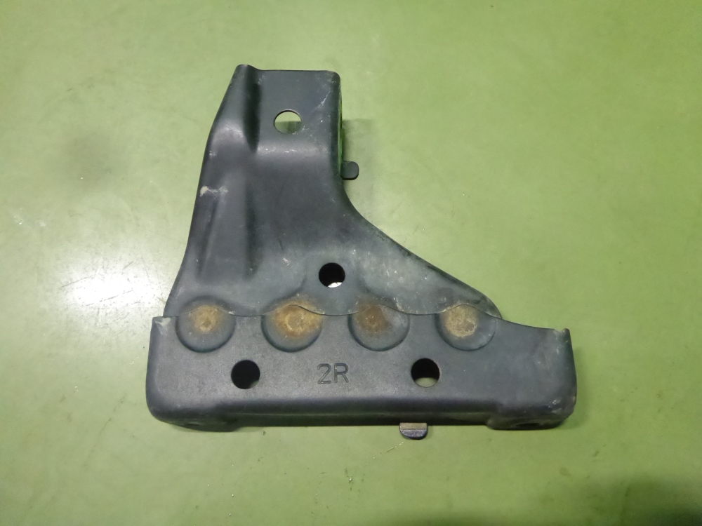 Кронштейн фар правый