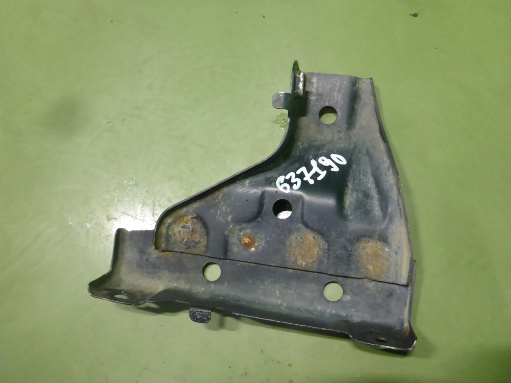 Кронштейн фар правый