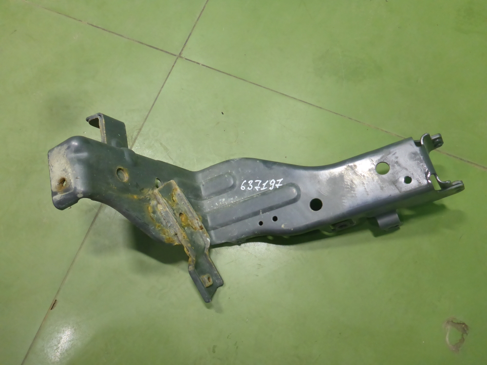 Кронштейн фар левый