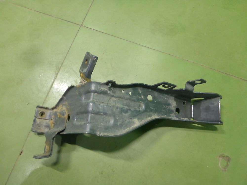 Кронштейн фар левый