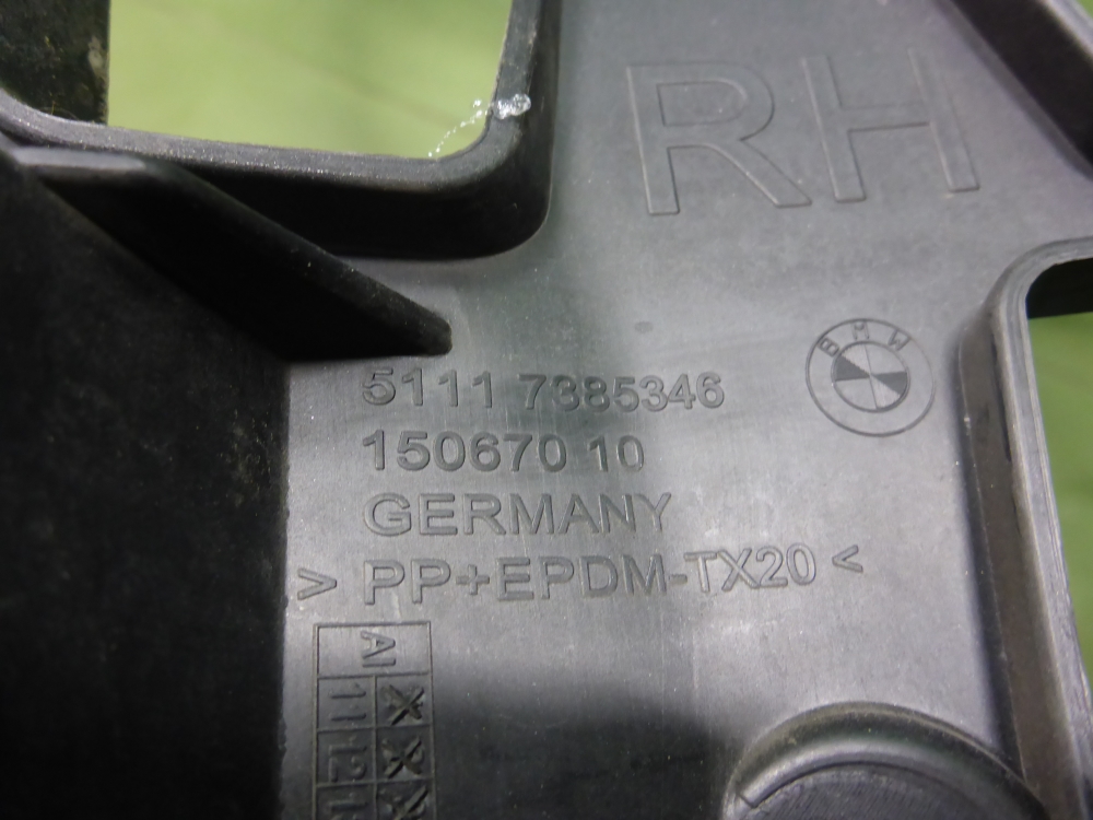 Кронштейн переднего бампера правый