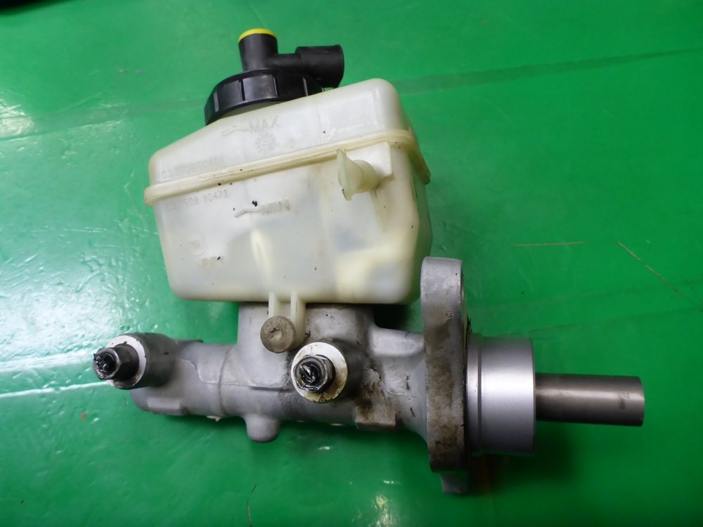 Цилиндр тормозной главный