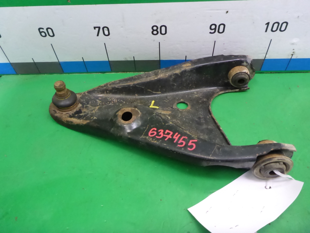 Рычаг передний левый