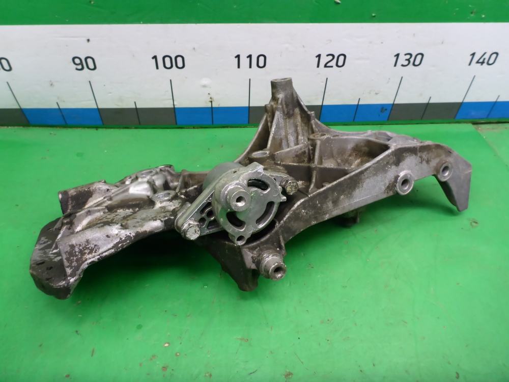 Кронштейн генератора