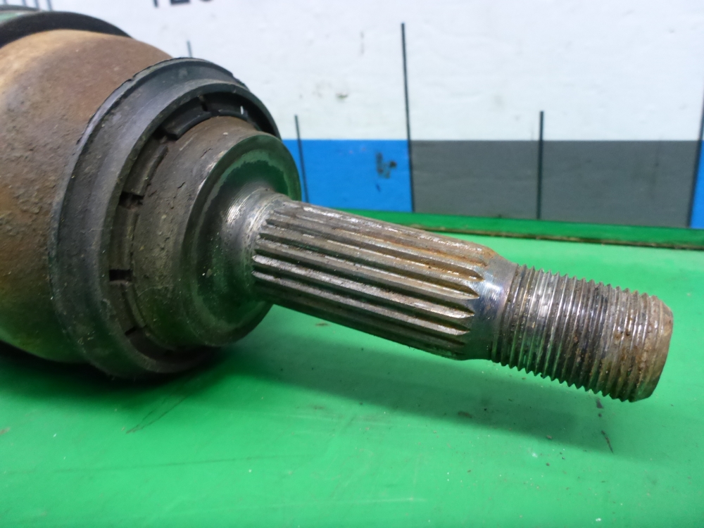 Полуось передняя левая