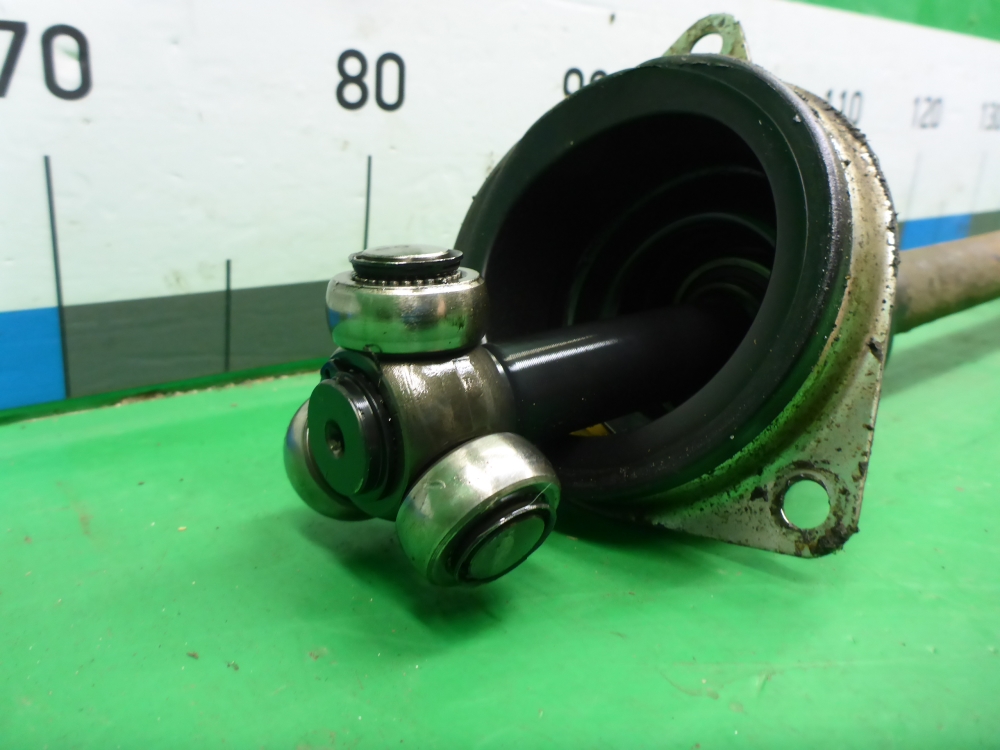 Полуось передняя левая