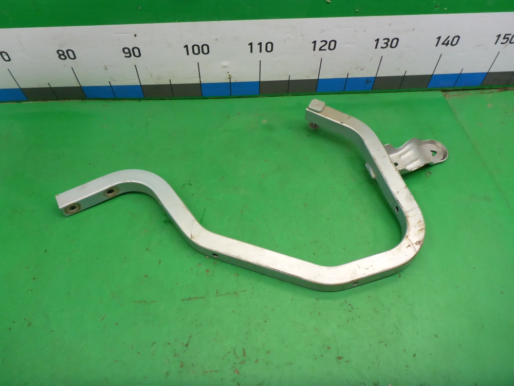 Петля крышки багажника