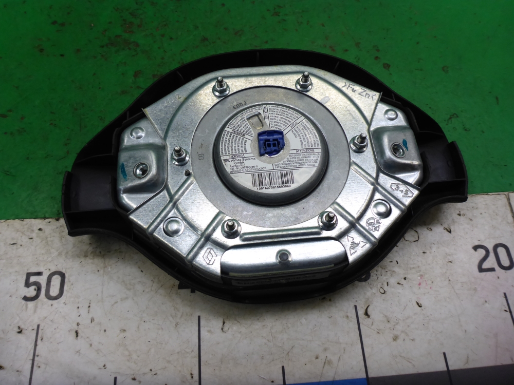 Подушка безопасности в рулевое колесо