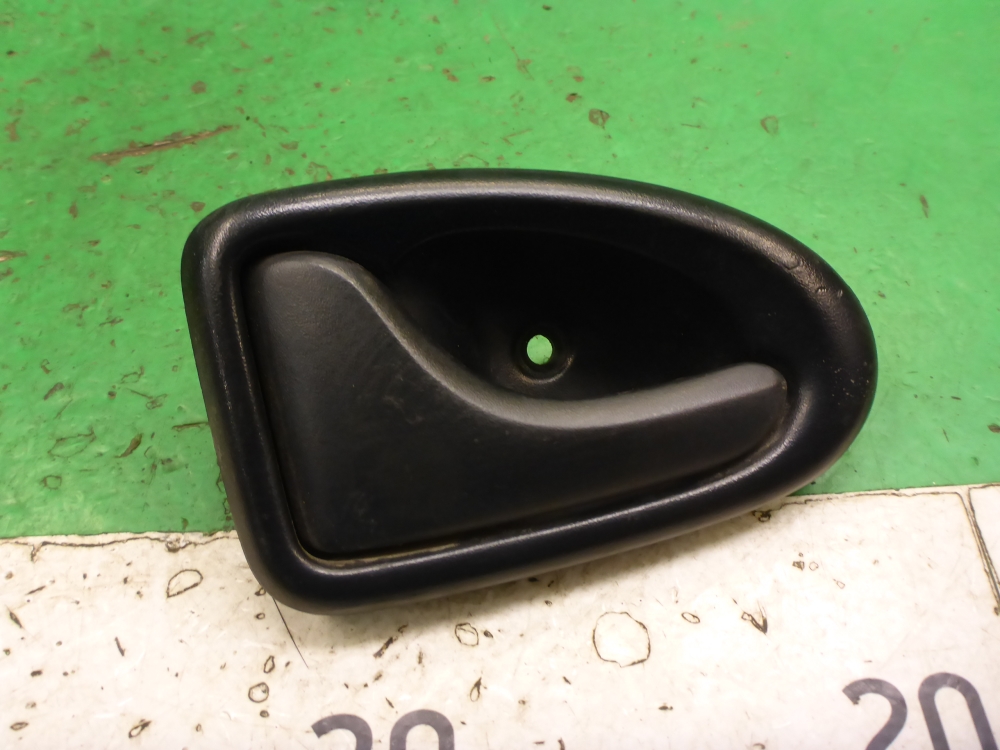 Ручка двери передней внутренняя левая