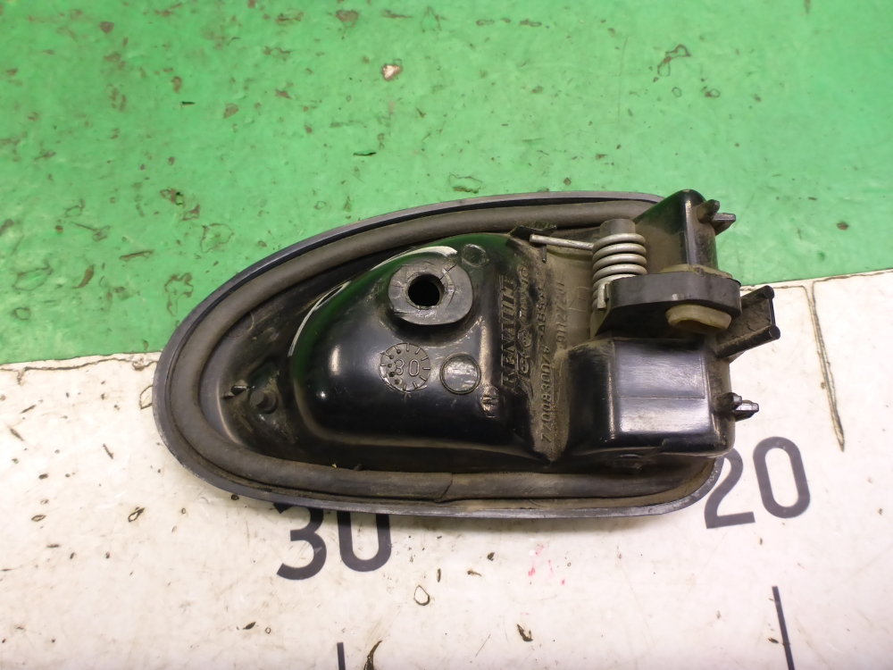 Ручка двери передней внутренняя левая