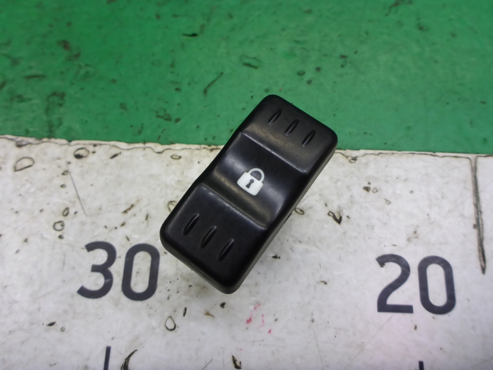 Кнопка центрального замка