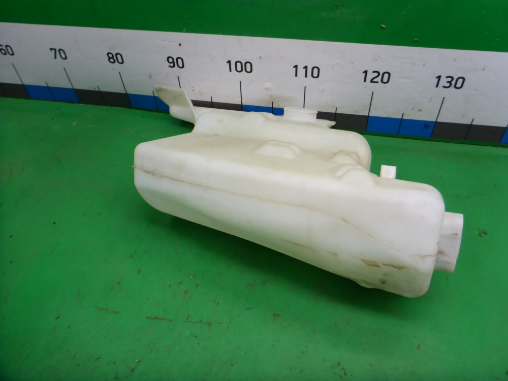 Бачок омывателя лобового стекла