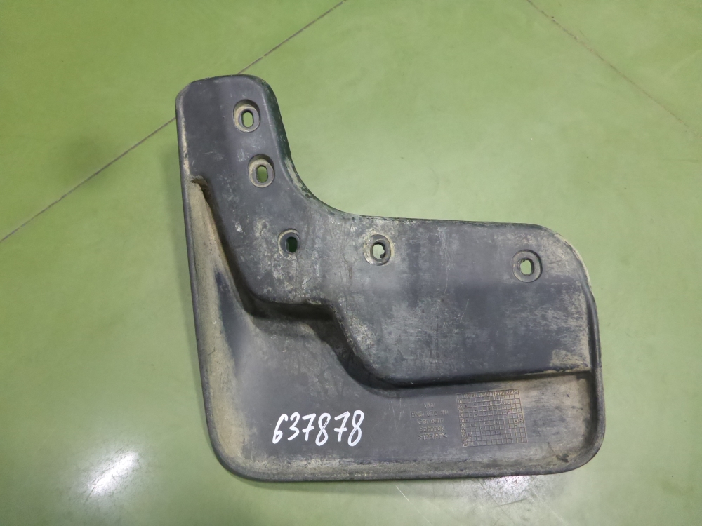 Брызговик передний правый