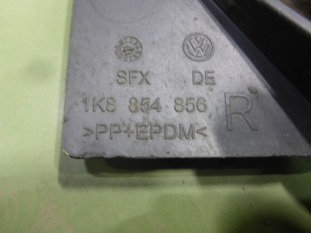 Брызговик задний правый