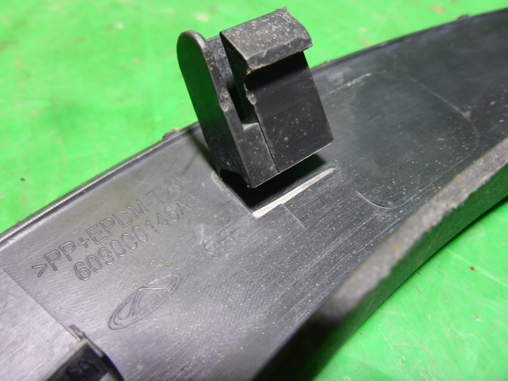 Накладка заднего крыла левого