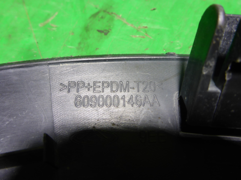 Накладка заднего крыла левого