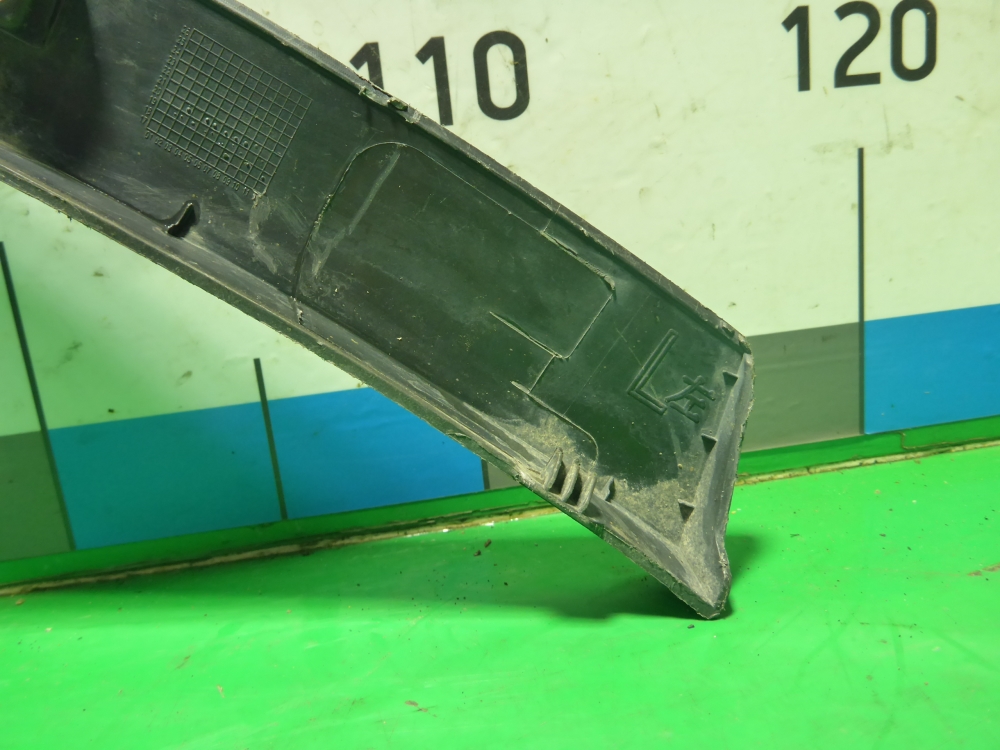 Накладка заднего крыла левого