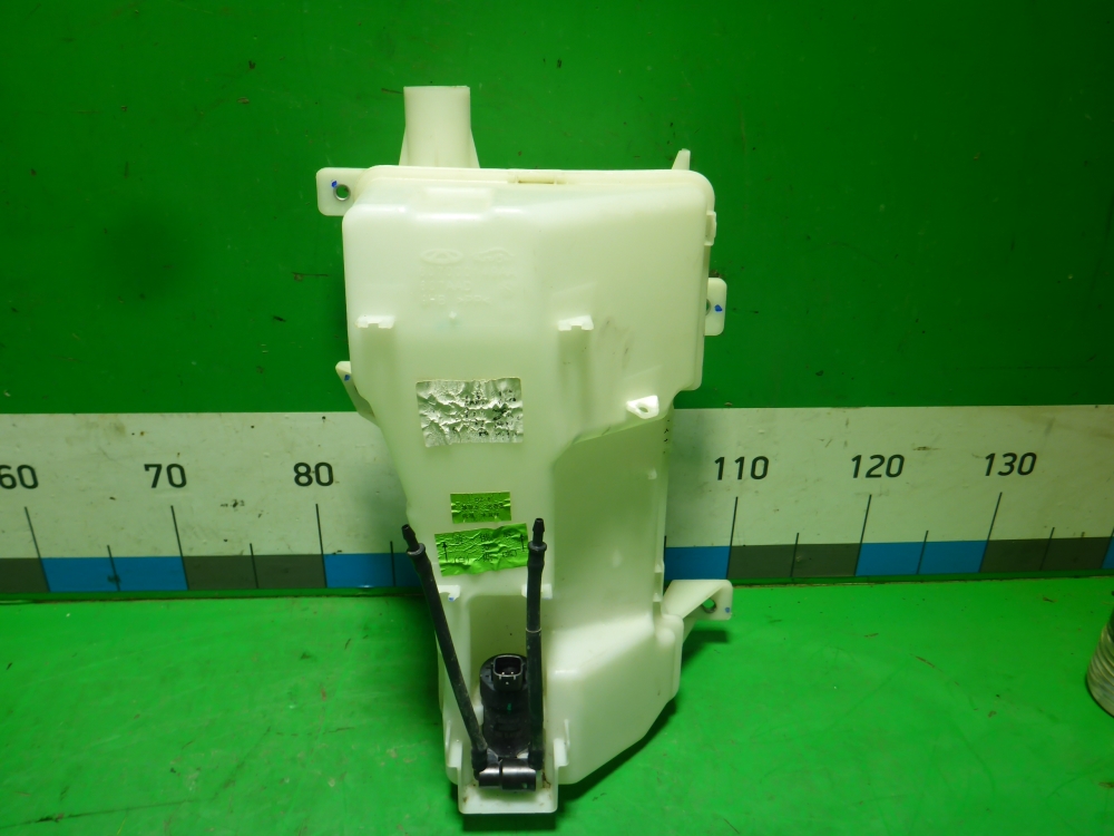 Бачок омывателя лобового стекла