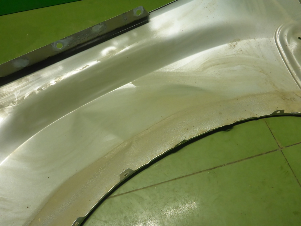 Крыло переднее правое