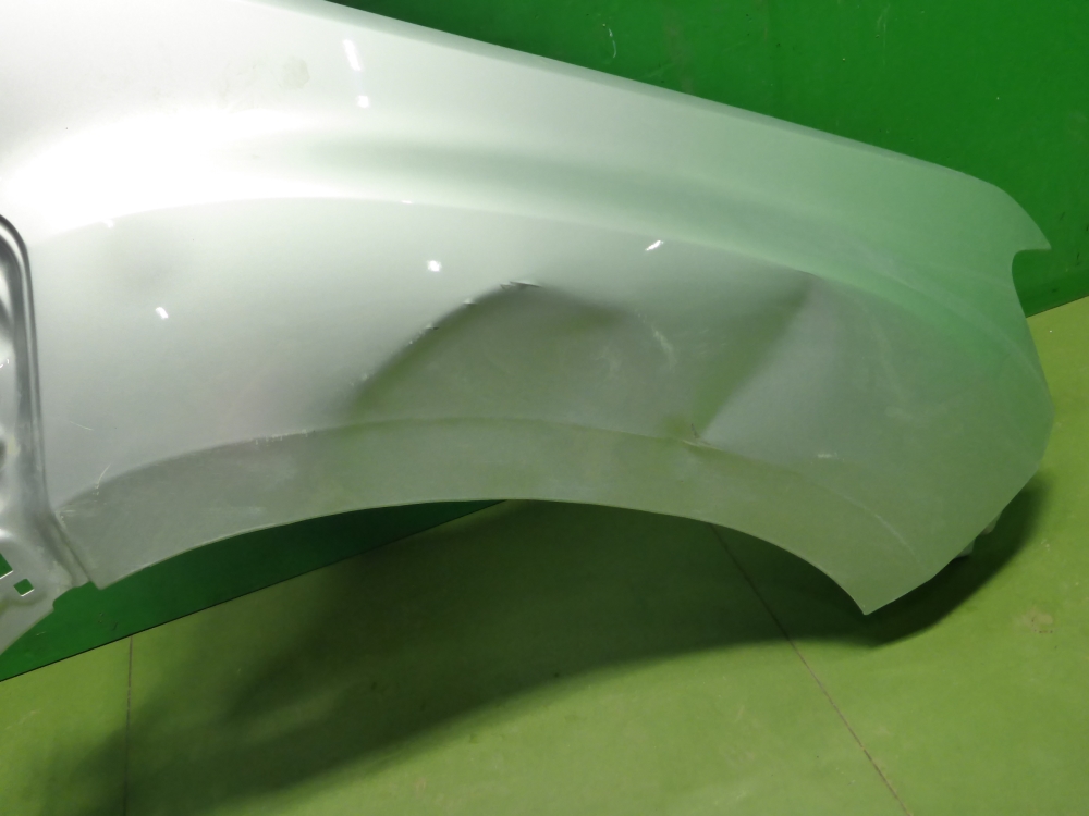 Крыло переднее правое