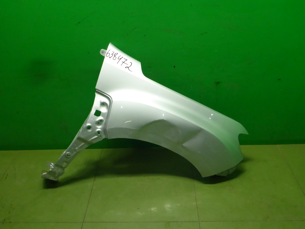 Крыло переднее правое