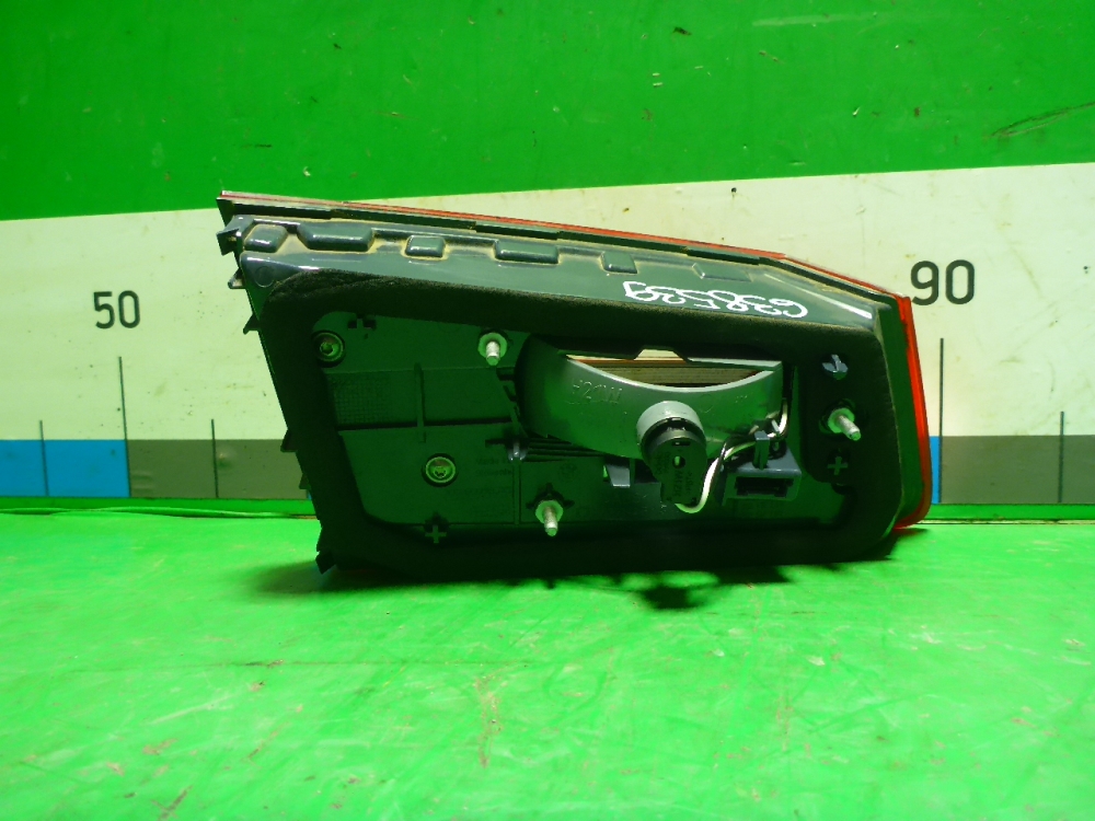 Фонарь задний внутренний правый