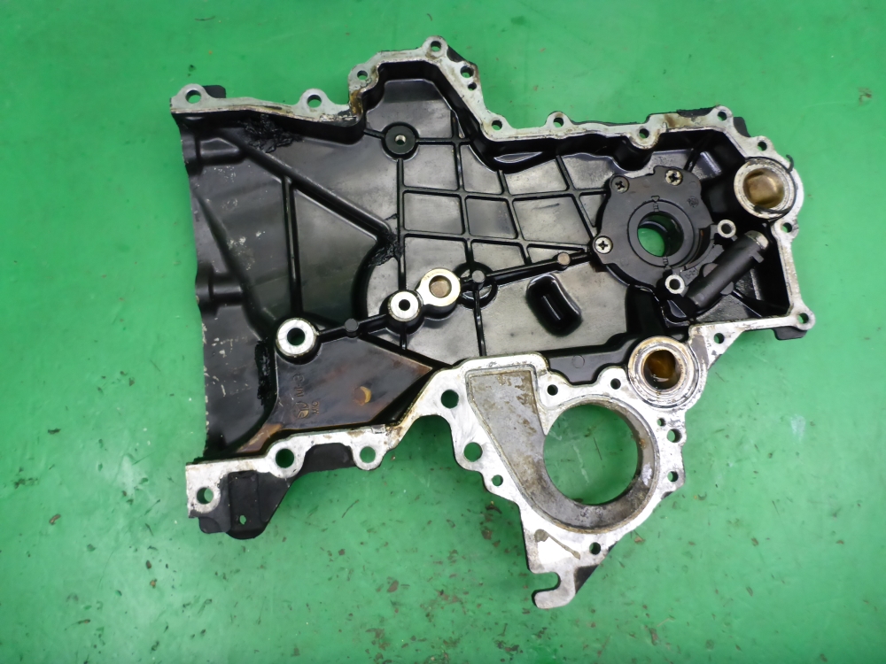 Крышка двигателя передняя