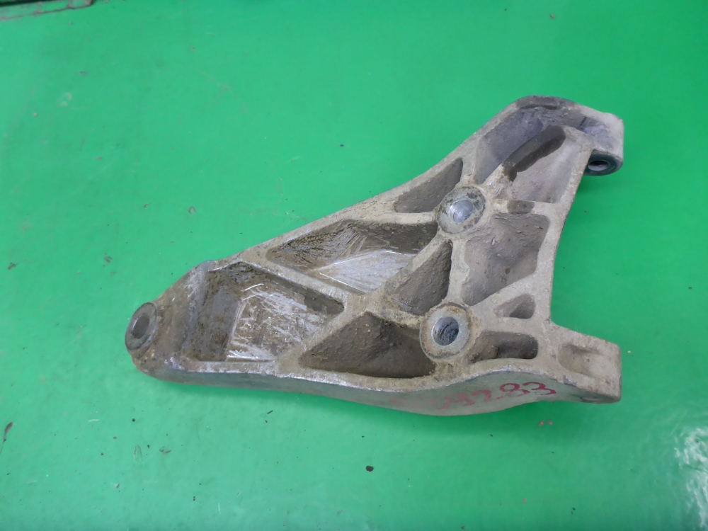 Кронштейн генератора