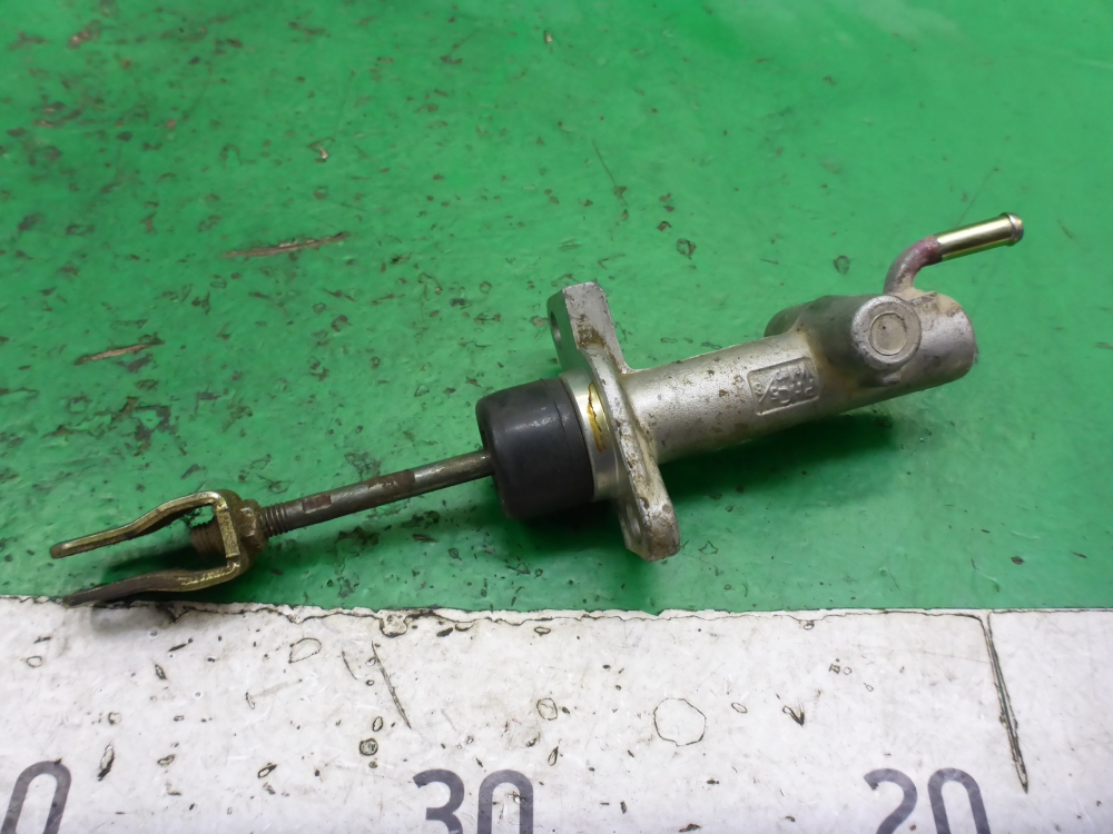 Цилиндр сцепления главный