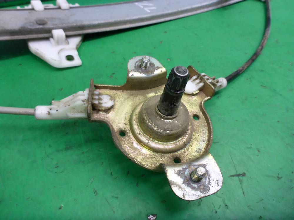 Стеклоподъемник механ. задний левый