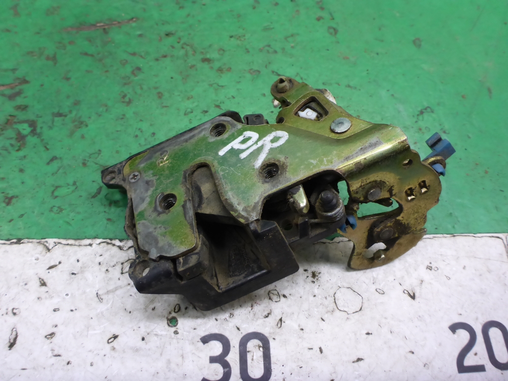 Замок двери передней правой