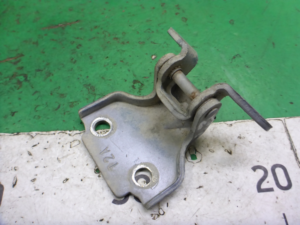 Петля двери передней правой верхняя