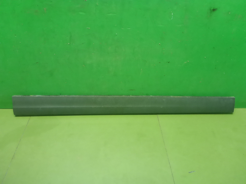 Накладка двери передней левой