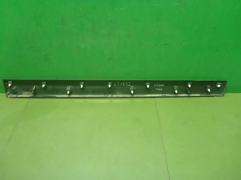 Накладка двери передней левой