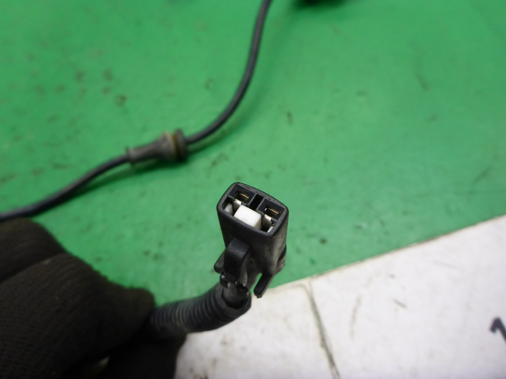 Датчик ABS передний правый